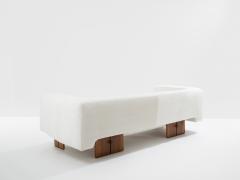 Italian brutalist sofa solid walnut and white chenille velvet 1960s - 4341515