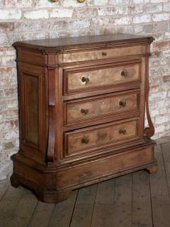 Italian late 17th century Baroque Inlaid Walnut Commode - 1300917