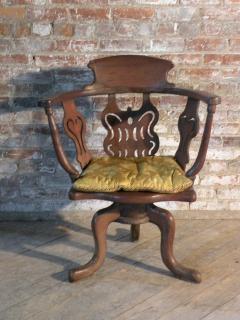 Italian late Baroque 18th Century Walnut Swivel or Desk Chair of rare form - 906235