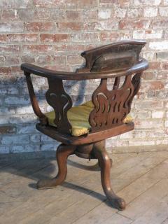 Italian late Baroque 18th Century Walnut Swivel or Desk Chair of rare form - 906238