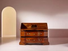 Italian walnut bureau with writing surface tuscan cabinetmaking mid 1700s - 4013054