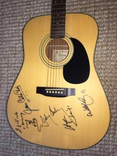 JOHHNY CASH AND JUNE CARTER CASH AUTOGRAPHED GUITAR - 736852