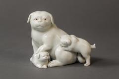 Japanese Edo Period Hirado Porcelain Sculpture of Mother and Puppies - 1981334