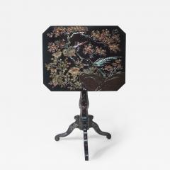 Japanese Export Lacquer and Abalone Inlaid Tilt Top Stand Nagasaki circa 1840 - 3845563