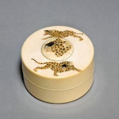 Japanese Meiji period ivory pill box - 822839
