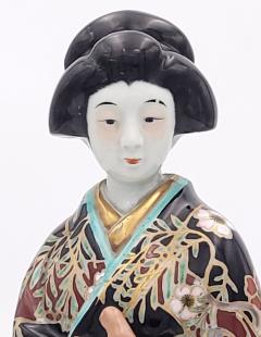 Japanese Porcelain Imari Courtesan with Dove Late 19th Century circa 1880 - 2804992