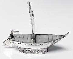 Japanese sterling silver salt and pepper in the form of sailing ships C 1950  - 3265206