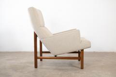 Jens Risom Jen Risom Floating Lounge Chairs in Walnut Cradle Frames with Linen Upholstery - 3226713