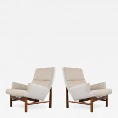 Jens Risom Jen Risom Floating Lounge Chairs in Walnut Cradle Frames with Linen Upholstery - 3226857