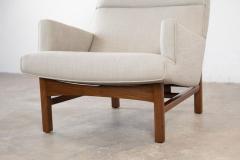 Jens Risom Jens Risom Floating Lounge Chair in Walnut Cradle Frame with Linen Upholstery - 3435345