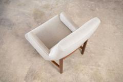Jens Risom Jens Risom Floating Lounge Chair in Walnut Cradle Frame with Linen Upholstery - 3435348