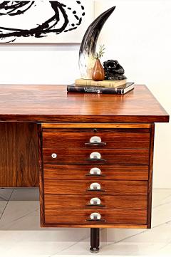 Jens Risom Large Rosewood Executive Desk Jens Risom Y Pulls 1960s - 4279858