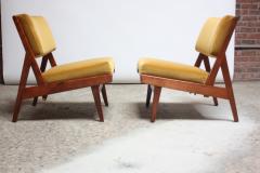 Jens Risom Pair of Jens Risom Low Lounge Chairs Model U 431 in Walnut and Velvet - 893179