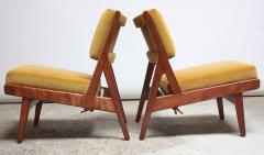 Jens Risom Pair of Jens Risom Low Lounge Chairs Model U 431 in Walnut and Velvet - 893181