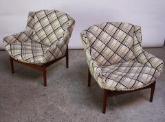 Jens Risom Pair of Jens Risom Walnut Lounge Chairs - 380445