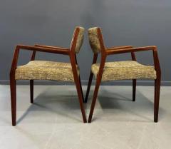 Jens Risom Pair of Mid Century Walnut Armchairs in the Style of Jens Risom - 3871044