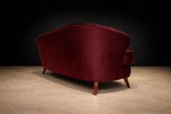 Joaquim Tenreiro Concha Sofa in Plum Mohair Velvet Joaquim Tenreiro Brazil 1960s - 4549188