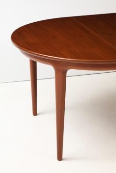 Johannes Andersen Johannes Andersen Danish Teak Dining Table With Two Leaves - 4713437