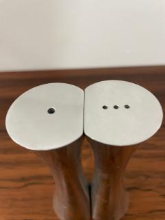 Kissing Salt and Pepper Shakers - 3945339