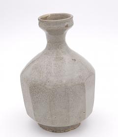 Korean Faceted Porcelain Bottle 19th Century - 2521416