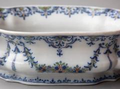 LARGE 18TH CENTURY FRENCH FAIENCE TWO HANDLED BASIN IN BALUSTER FORM - 3810458