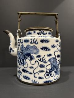 LARGE BLUE AND WHITE UNDERGLAZE PORCELAIN TEAPOT  - 4204356