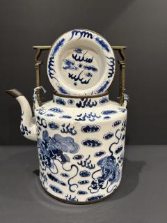 LARGE BLUE AND WHITE UNDERGLAZE PORCELAIN TEAPOT  - 4204357