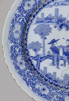 LARGE LATE 17TH CENTURY CIRCULAR FAIENCE CHARGER - 4388125