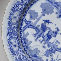 LARGE LATE 17TH CENTURY CIRCULAR FAIENCE CHARGER - 4388131