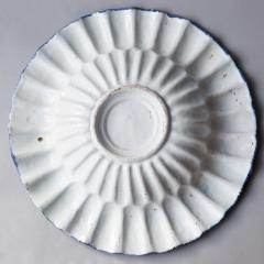 LATE 17TH CENTURY CIRCULAR FRUIT DISH WITH FLUTED EDGES - 690880