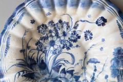 LATE 17TH CENTURY CIRCULAR FRUIT DISH WITH FLUTED EDGES - 690881