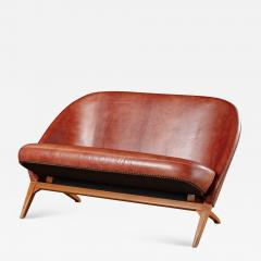 LEATHER UPHOLSTERED SETTEE - 1193985