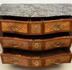 LOUIS XV ROSEWOOD AND AMARANTH CROSS BANDED COMMODE FA ADE CINTR E  - 3563141