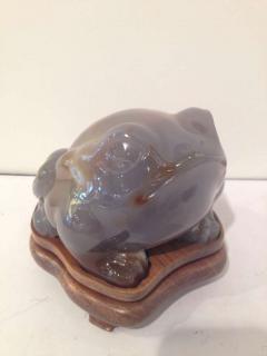 Large Agate with Captured Water Chinese Frog - 91874