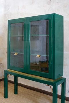 Large Display Cabinet in Green Lacquered wood with Brass Details - 4336947