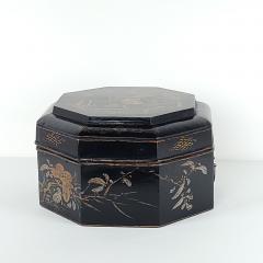 Large Lacquer and Gilt Decorated Box Japan circa 1880 - 3625025