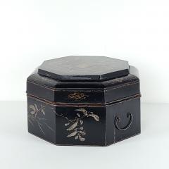 Large Lacquer and Gilt Decorated Box Japan circa 1880 - 3625026