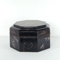 Large Lacquer and Gilt Decorated Box Japan circa 1880 - 3625027