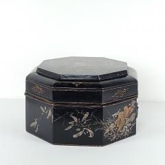 Large Lacquer and Gilt Decorated Box Japan circa 1880 - 3625028