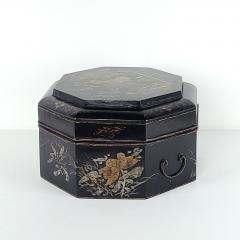 Large Lacquer and Gilt Decorated Box Japan circa 1880 - 3625029