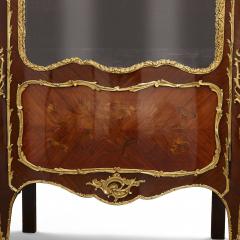 Large Second Empire gilt bronze and marquetry display cabinet - 2329397