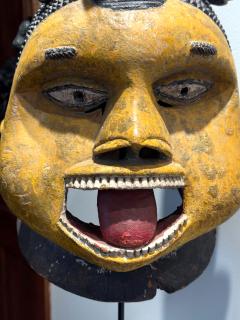 Large Wood Sculpture Yoruba G l d Helmet Mask on Display Stand - 4439038