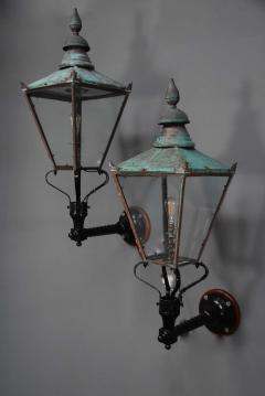 Large pair of Windsor style copper street lanterns supported on wall brackets - 4756889