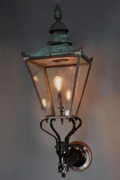 Large pair of Windsor style copper street lanterns supported on wall brackets - 4757035