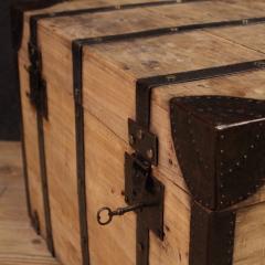 Large wooden trunk from the 20th century - 3939422