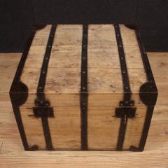 Large wooden trunk from the 20th century - 3939424