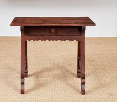 Late 17th c Italian Walnut Side Table with Scalloped Front - 4341498