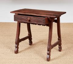 Late 17th c Italian Walnut Side Table with Scalloped Front - 4341500