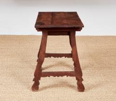 Late 17th c Italian Walnut Side Table with Scalloped Front - 4341501