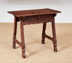 Late 17th c Italian Walnut Side Table with Scalloped Front - 4341502